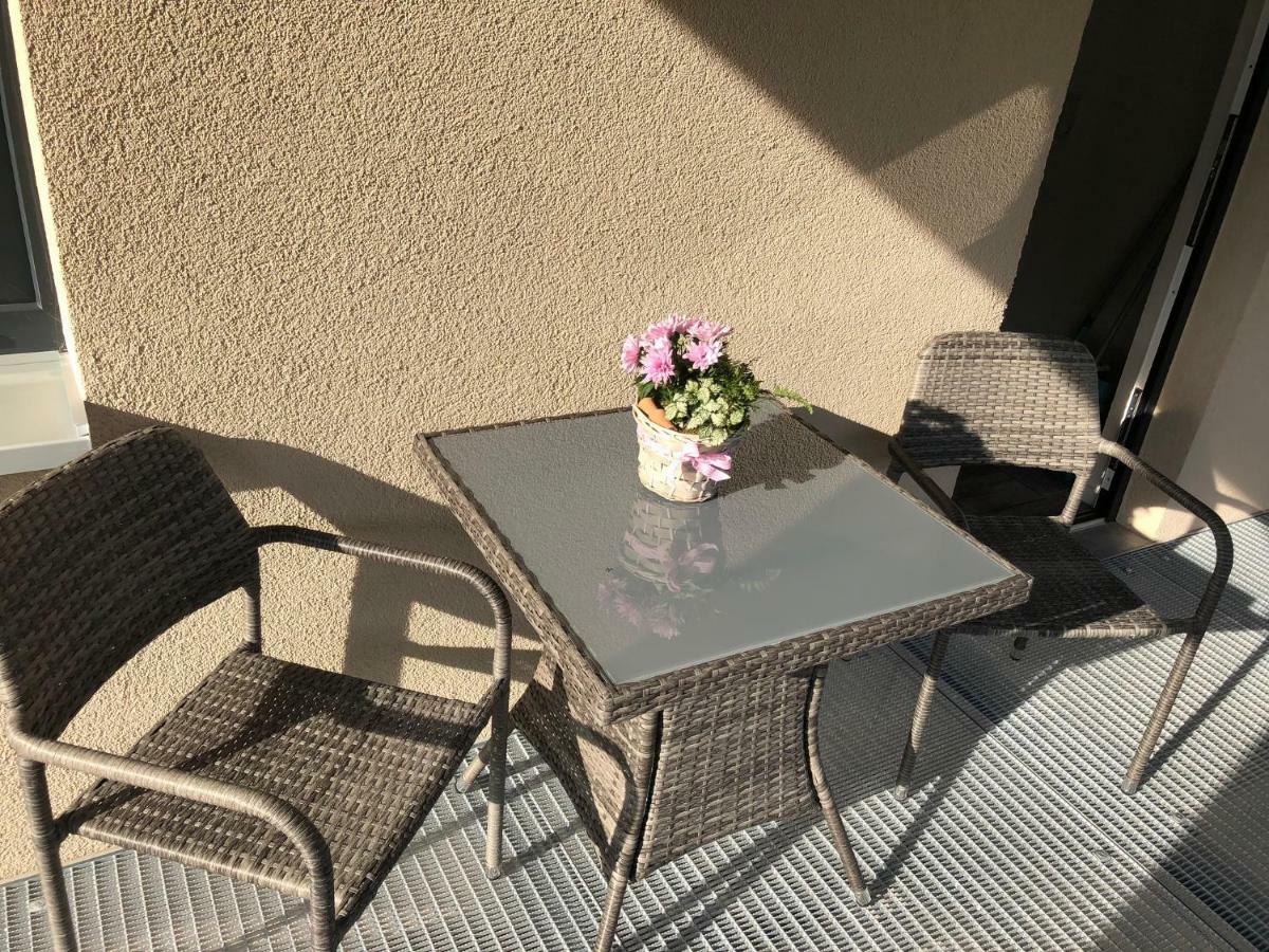Neumeyer Apartment *